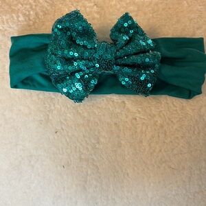 Beautiful toddler and girls headband with sequined bow, new never been worn